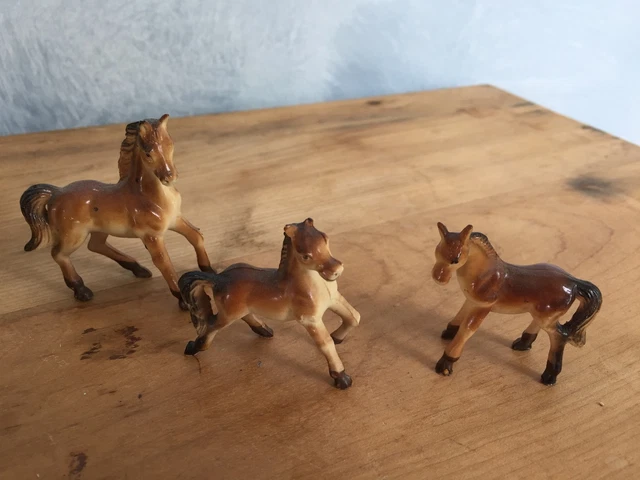 Vtg Lot 3 Old Plastic Horses Horse Family Set Stallion Mare Foal H.K. Plastic ?