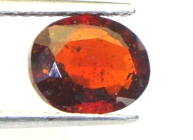 Hessonith-Granat -  Oval facettiert  rot 1,86ct. 6,6x8,3mm  (2155B)