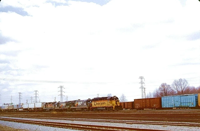 Ektachrome Slide Chessie Gp40-2 #4166, Seaboard B36-7 #5910, Gp-40 #5729 Elsmere