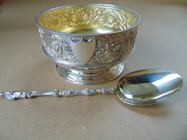 Beautiful Excellent Victorian Sterling Silver  Embossed Bowl & Spoon 1883, Boxed 2