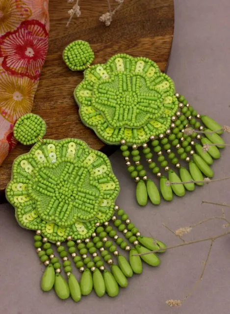 Boucles d'oreilles fleur verte perlée faites à la main pour femmes par...