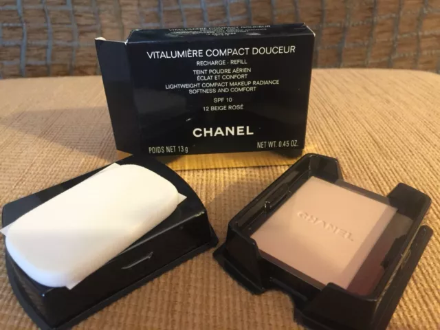 Chanel Lightweight Compact Makeup Radiance - # 20 Beige - 0.45 Oz