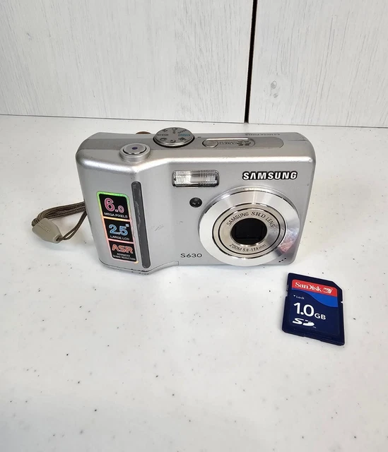 Cámara digital Samsung S630 6,0 MP plateada con tarjeta SD Sandisk de 1 GB probada/funcionando