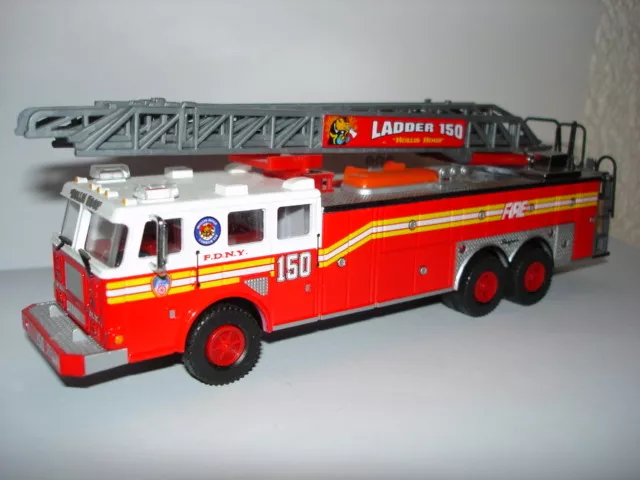 Code 3 FDNY Ladder 150  Feuerwehr New York F.D.N.Y.   schönes Modell