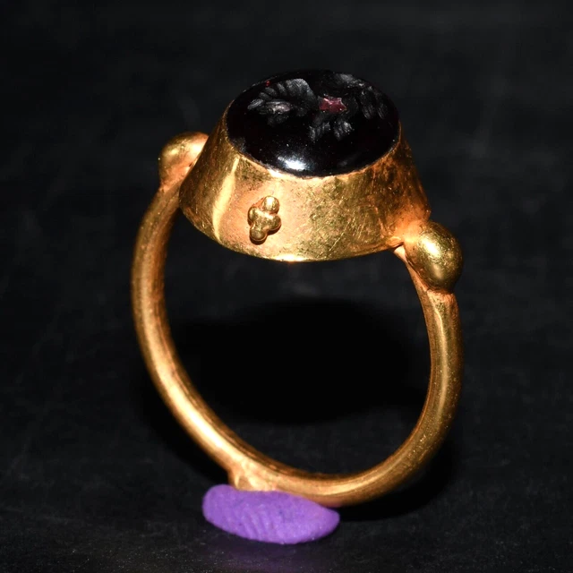 Ancient Roman Gold Ring with Garnet Intaglio Depicting a Lion Ca. 3rd Century AD