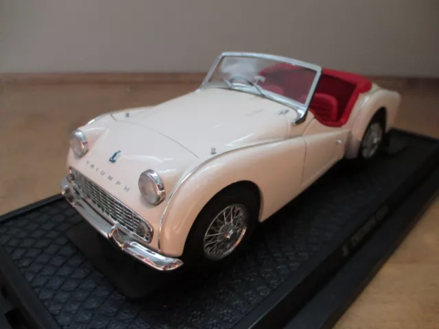 KYOSHO; Triumph TR-3A;  White; 1:18; mint condition; excellent box