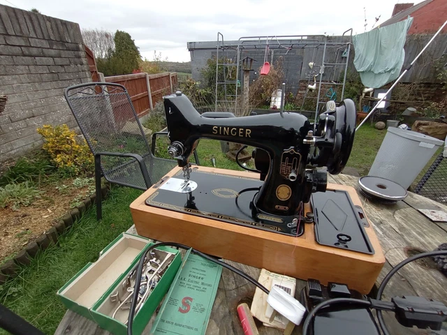 Vintage Singer electric sewing machine 99k..1950s bentwood case box attachmentt