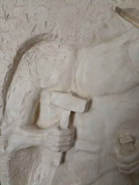 Grand Bas-relief en Staff : "La Sculpture de l'Accomplissement" 2