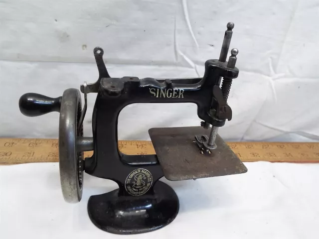 Singer Toy Sewing Machine Sewhandy Hand Crank Sew Handy Needs Love 4 Spoke