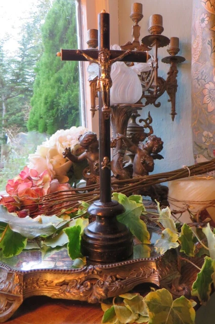 A BEAUTIFUL ANTIQUE FRENCH TURNED WOOD ALTAR CROSS / CRUCIFIX ~  30 cm. C.1900