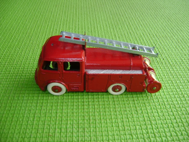 Dinky Toys F n° 32E BERLIET Premiers secours de pompiers jamais joué