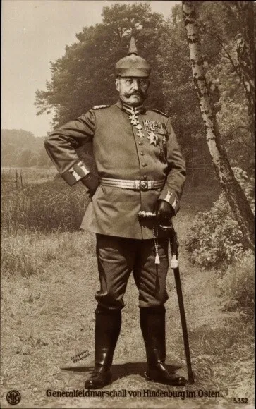 Ak Generalfeldmarschall Paul von Hindenburg im Osten, Portrait in... - 10565785