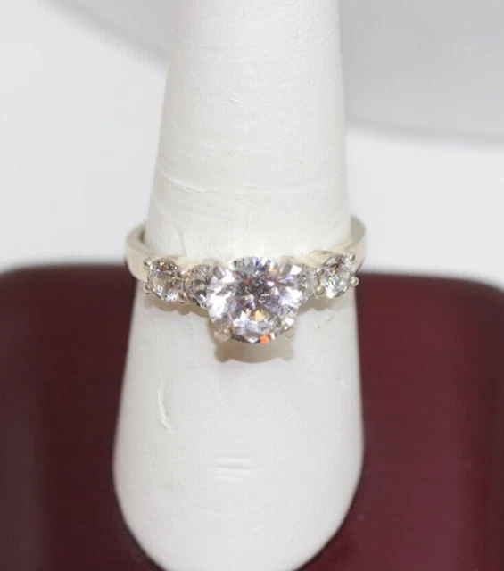 Ross Simons Sterling Silver Diamonique CZ Solitaire Cluster Ring Size 9 Gorgeous Ross Simons Sterling Silver Diamonique CZ Solitaire Cluster Ring Size 9 Gorgeous