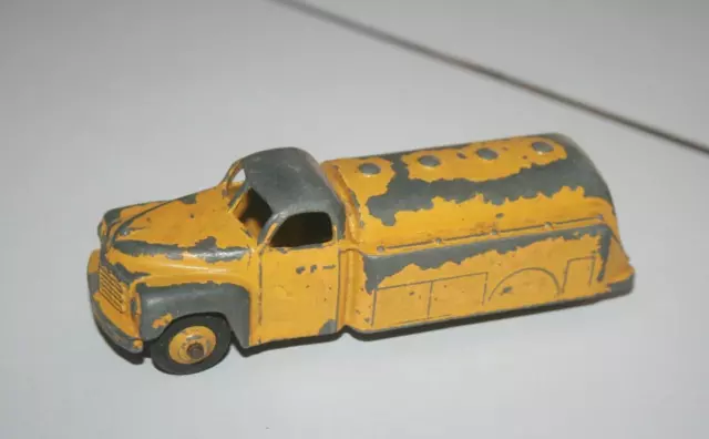 Dinky Toys - Camion Tanker - Miniature ancienne ( à restaurer )