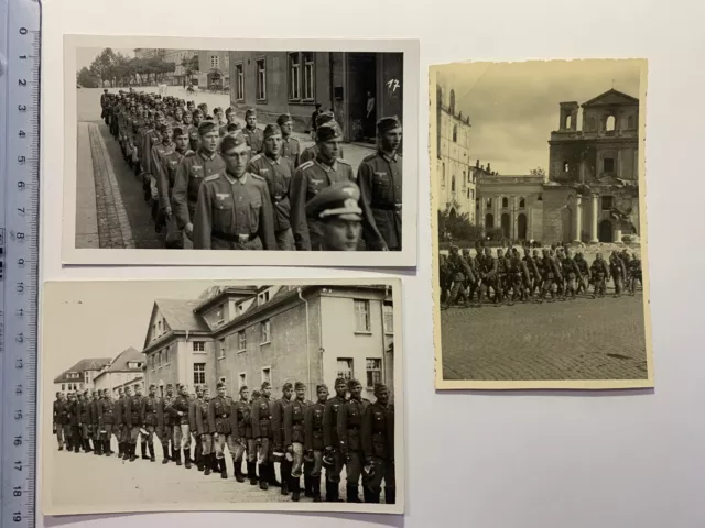 Soldaten Wehrmacht marschieren durch Stadt, 3Fotos, 2.Weltkrieg