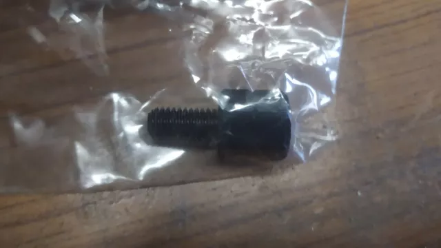 Adaptateur Rétroviseur droit mâle M8/125 pas à droite/femelle M8/125 pas à gauch