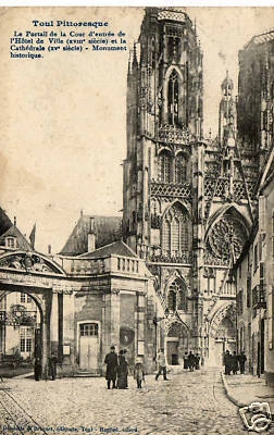 CPA 54 TOUL  portail de l'hotel de ville et la cathédrale