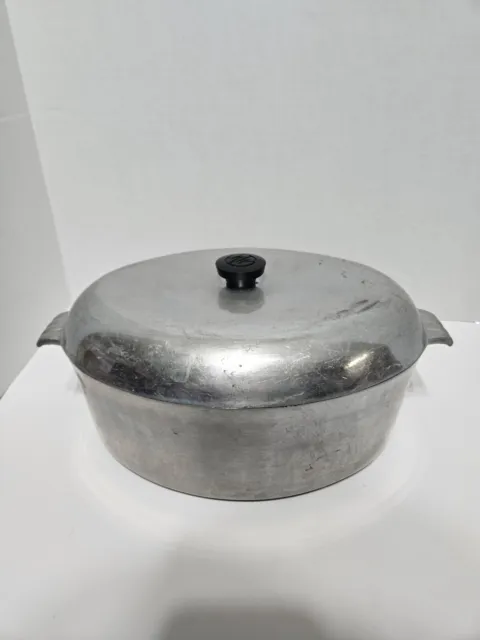 https://www.picclickimg.com/8YIAAOSwCwZllx0L/Vintage-Montgomery-Wards-Aluminum-Dutch-Oven-Pot-Roaster.webp