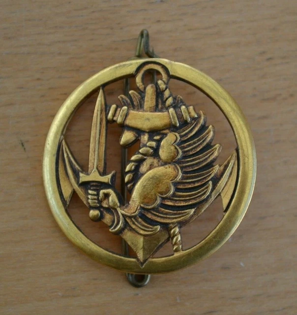 Insigne De Béret Parachutiste Colonial Métal Argent Et Or - Attache épingle - Collection Militaire