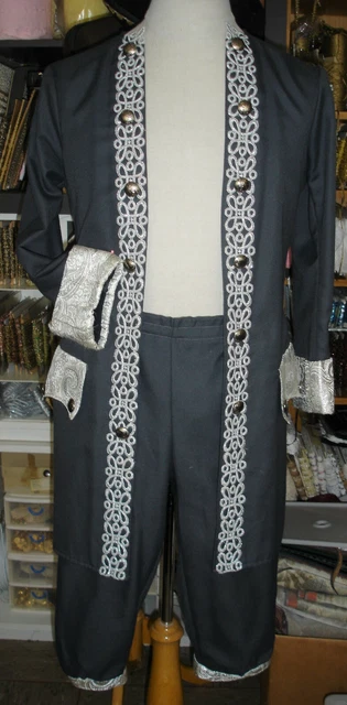 Uomo rococò, Justeaucorp, culotte, secondo modello storico senza gilet