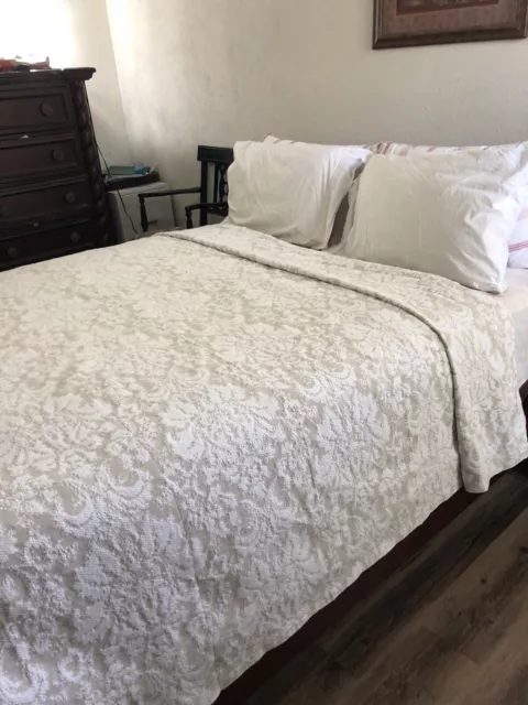 Belle Époque King Size Matelasse Coverlet Jaquard Beige White 108x94" Floral EUC