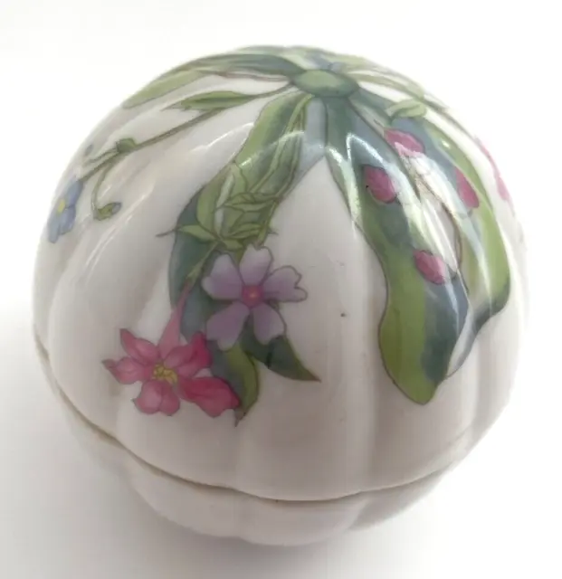 Elizabeth Arden Porcelain Domed Powder Jar Made in Japan Floral Design