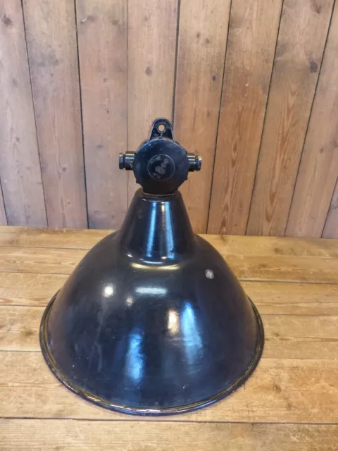 alte Emaillelampe Industrielampe schwarz gebraucht shabby