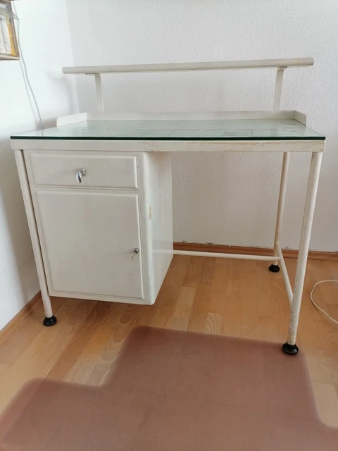 Vintage-Laborarbeitstisch,50er,abschließbar, Metall mit Glasplatte -ab Juni 23