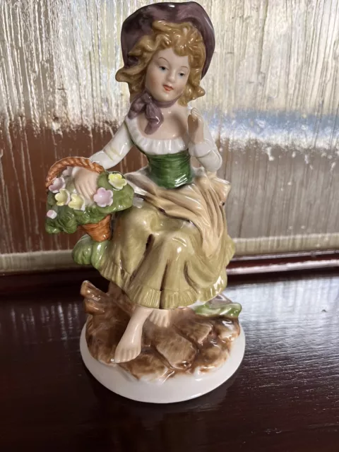 Maruri ‘Alfretto’ Flower Girl Figurine