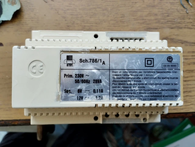 ALIMENTATORE URMET 1722/21 per videocitofono sostituisce anche urmet ALIMENTATORE URMET 1722/21 per videocitofono sostituisce anche urmet