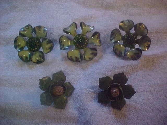 5 Vtg Green Enameled Metal Flower Push Pin 3 & 2 Roses Curtain Tie Backs
