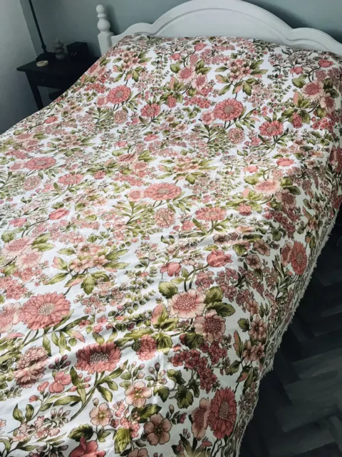 Vintage 1970s Floral Kingsize Bedspread Blanket Throw Quilt Pink Flowers Fringed