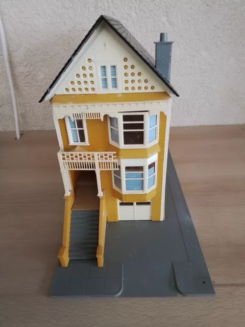 Mth Echelle 0 . Maquette Decor Diorama. Grande Maison Victorienne Avec Socle