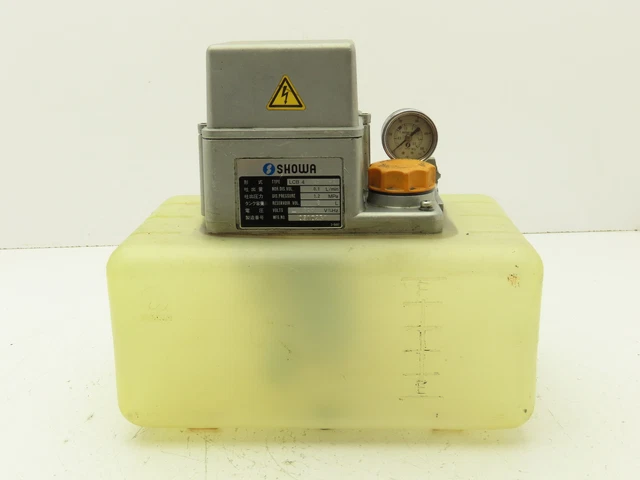 Showa LCB4 8210-2 Lubrication Oil Pump Machine Oiler 6L Tank 0.1 L/Min 200V
