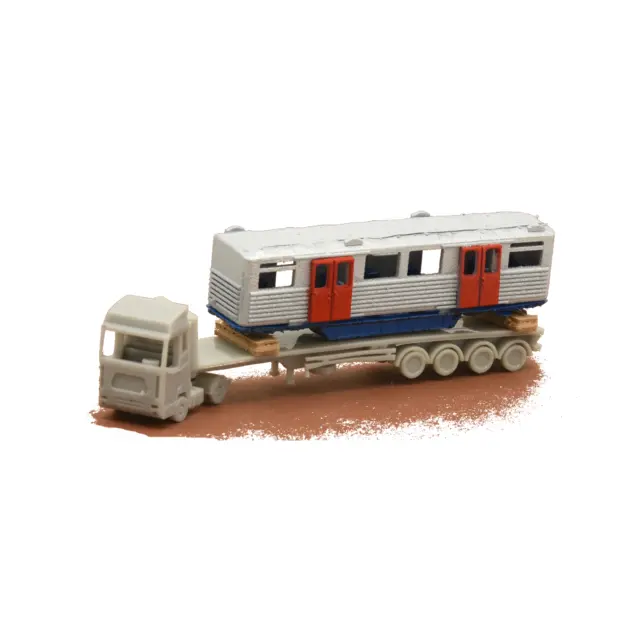 Ubahn DT3 Modell lackiert auf Sattelauflieger, Spur N, Mittelwagen