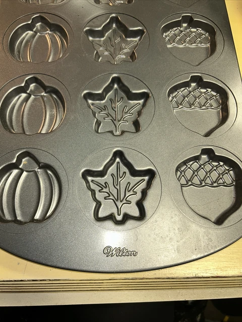 Wilton Maple Leaf Pumpkin Cake Cookie Mold Bake Pan Nonstick Fall SET OF 2