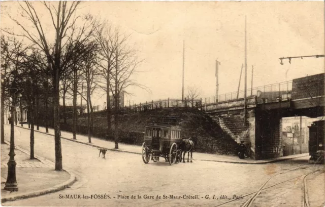 CPA AK St-MAUR-les-FOSSES - Place de la Gare de St-MAUR-CRÉTEIL (390349)