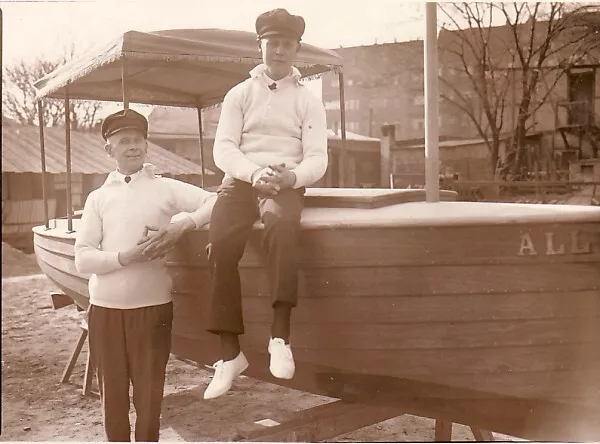 German Man Round the World on Boat Tour du monde Voillier old Photo 1929