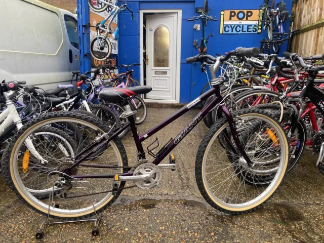 Giant hollywood sales ladies bike