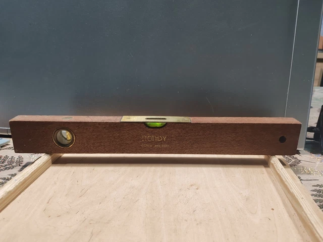 Niveau à bulles 2 fioles en bois et laiton à Auzay | Clasf maison-jardin