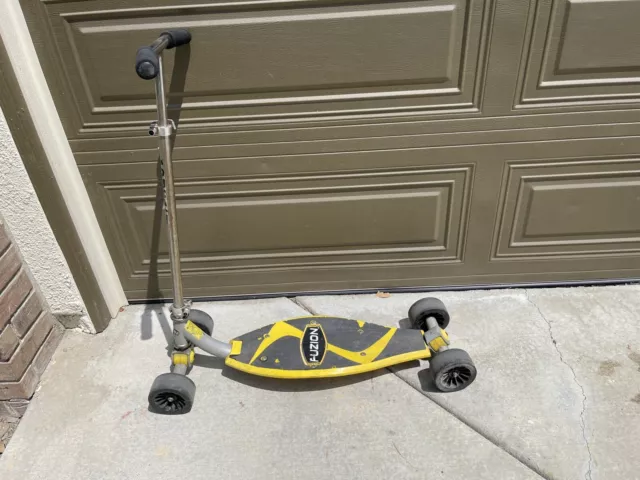 FUZION ASPHALT 4 Wheel 2 Axle Front and Back Trick Scooter FUZION ASPHALT 4 Wheel 2 Axle Front and Back Trick Scooter