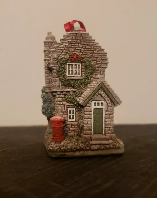 Lilliput Lane - PLUM COTTAGE - Hand Made In England 1995 ANNUAL ORNAMENT