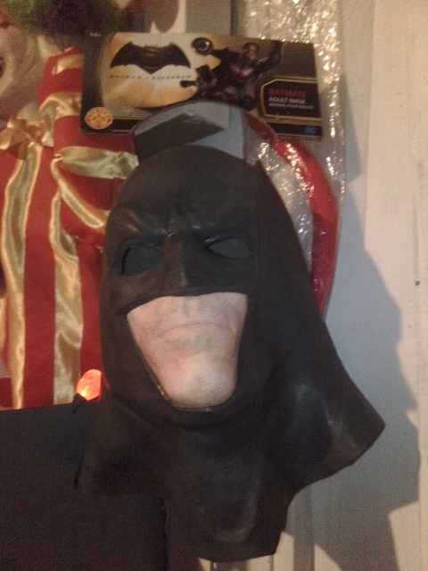 BATMAN V Superman Mask - NEW WITH TAGS