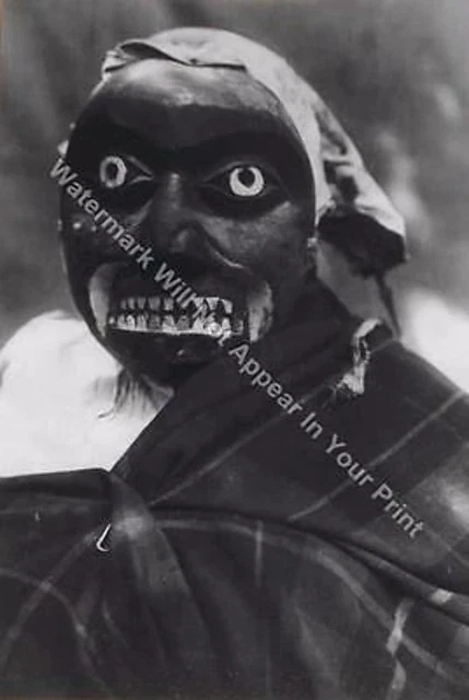 A77 FREAKY BIZARRE STRANGE ODD Halloween Mask VINTAGE PHOTO WEIRD Pic Image