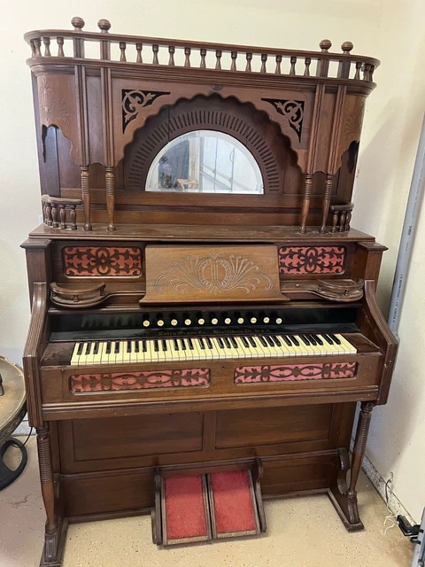 Estey Pump Organ - Victorian pump organ circa 1890s 
