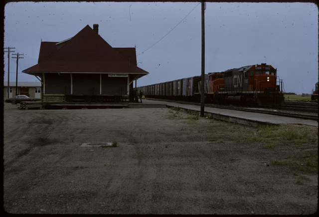 MB6-112 Original Colour Slide Canadian National EMD SD40 #5158 at Watrous, SK