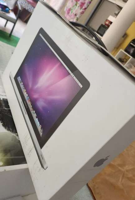 Apple MacBook Pro 13.3" (250 GB SSD, Intel Core i5 2a generazione, 2,3 GHz, 4GB)