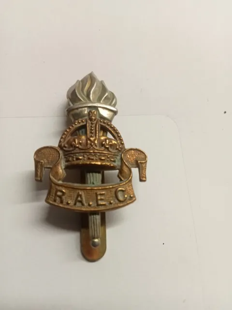 WW2 RAEC Royal Army Educational Corps Metal Cap Badge KC King's Crown