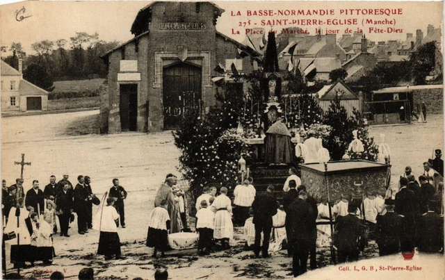 CPA AK St-PIERRE-EGLISE - The Market Square - The Day of the Feet-God (633357)