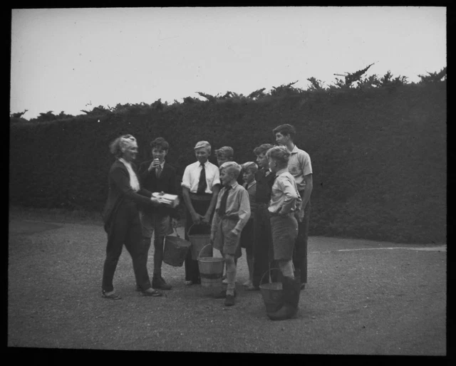 Magic Lantern Slide CHILDREN WITH BUCKETS TASMANIA C1949 PHOTO AUSTRALIA